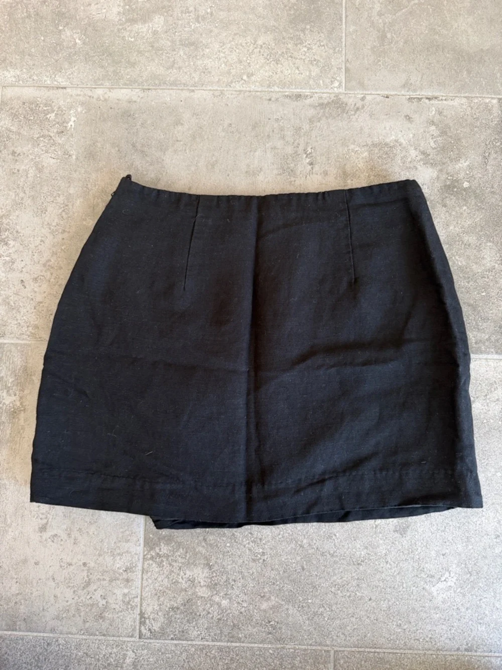 H&M Black Women's Linen Mini Skirt with Front Slit - Picture 5 of 5